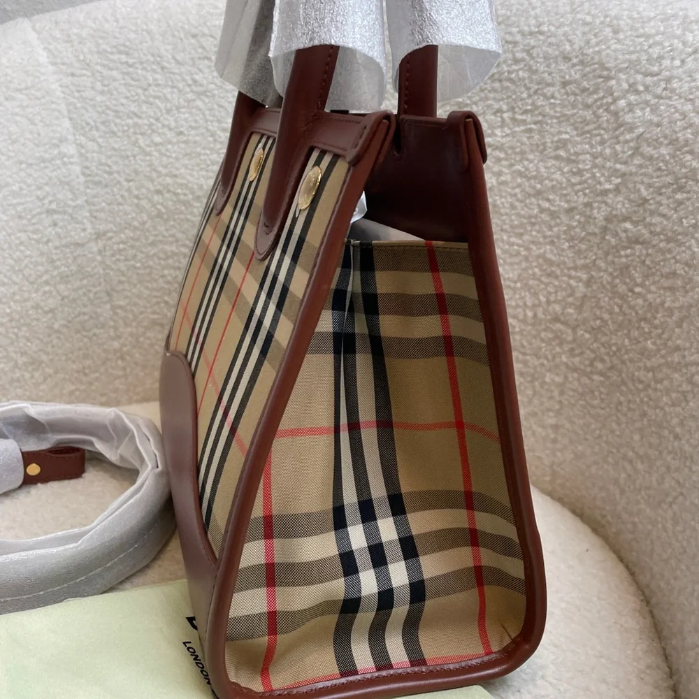 BURBERRY Two Way Baby Title Bag - Picture 5 of 8